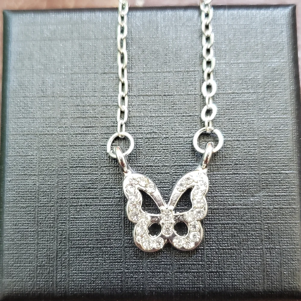 NEW Rhinestone Butterfly Pendant Necklace silver